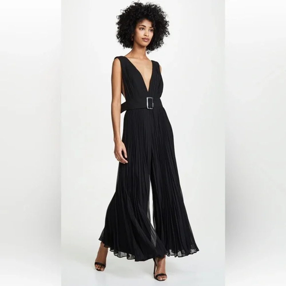 $399 Fame and Partners Black Plunging Neck Pleated Wide Leg Jumpsuit 6 NEW